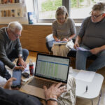 Konzentrierte Arbeit bei der Auswertung